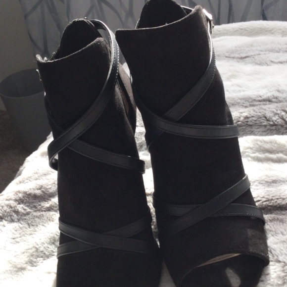 Black faux suede heels size 8 - Picture 3 of 8